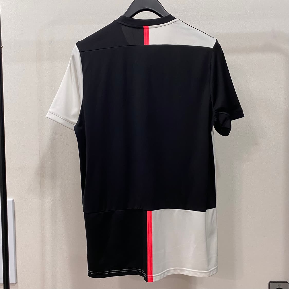 아디다스 19-20 유벤투스 홈 유니폼 상품이미지2