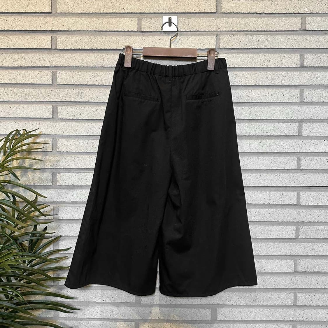 HARE 하레 투턱 와이드 버뮤다 팬츠 사이드지퍼 디테일 블랙 상품이미지2