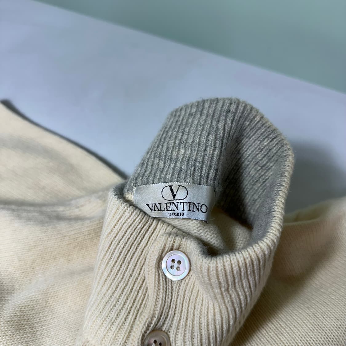 L 발렌티노 아이보리 라나버진 울 헨리넥니트 상품이미지2