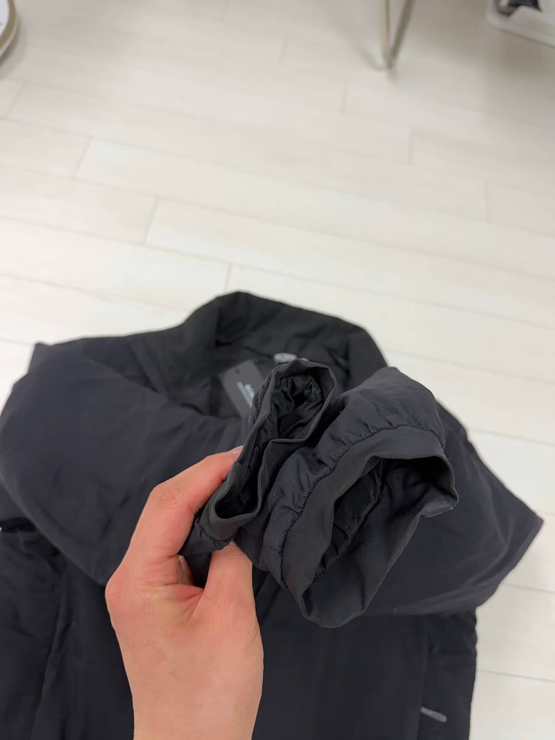 아크테릭스 아톰 AR 자켓 M 사이즈  육안으로보기에 얼룩 및 찢김 없음 상품이미지4