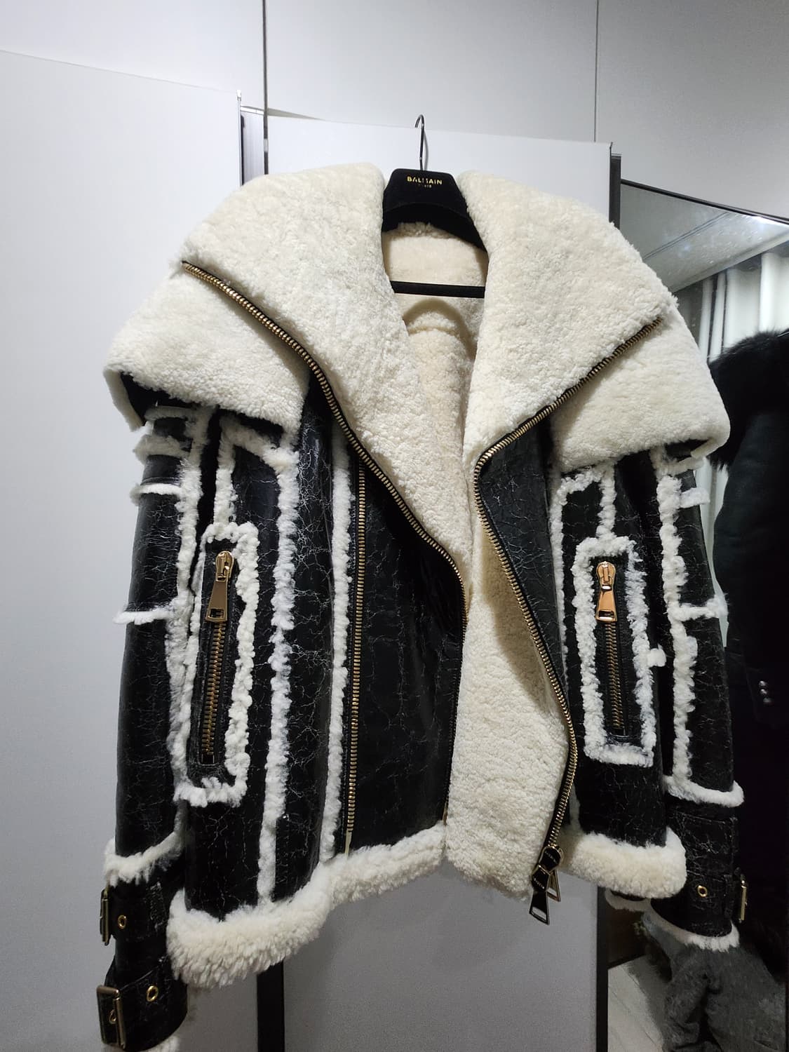 발망 컬렉션 무스탕 팝니다 루이비통 구찌 프라다 발렌시아가 상품이미지3