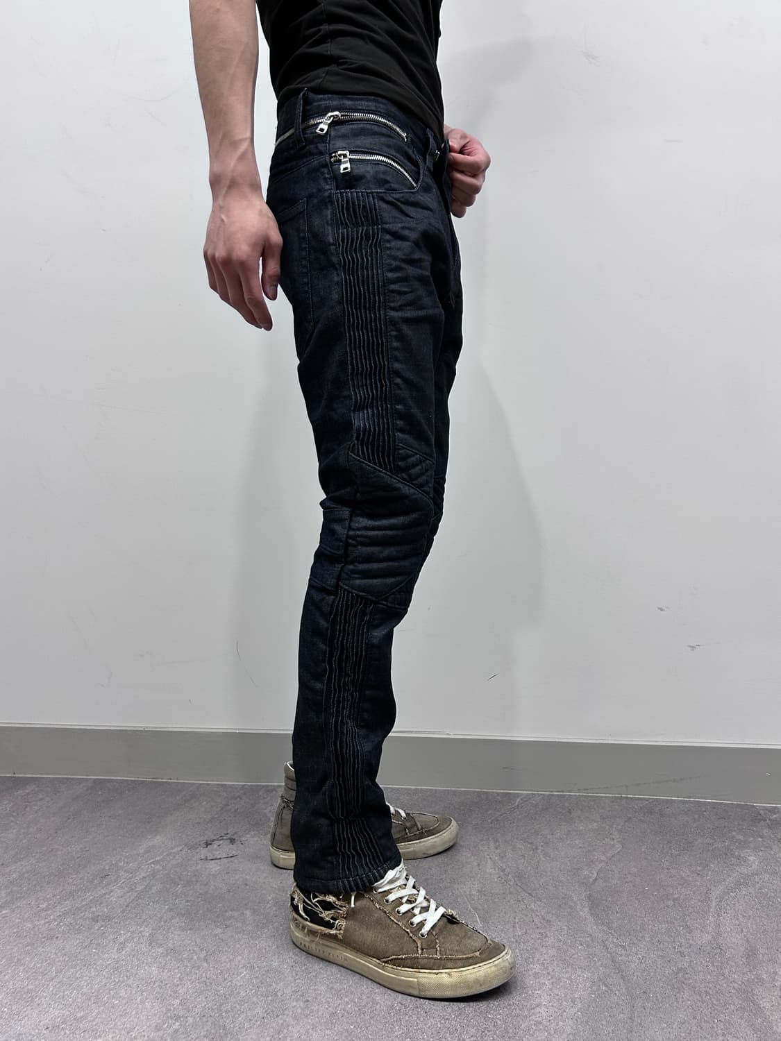 멀티 지퍼 퀼티드 바이커 데님 팬츠 상품이미지2