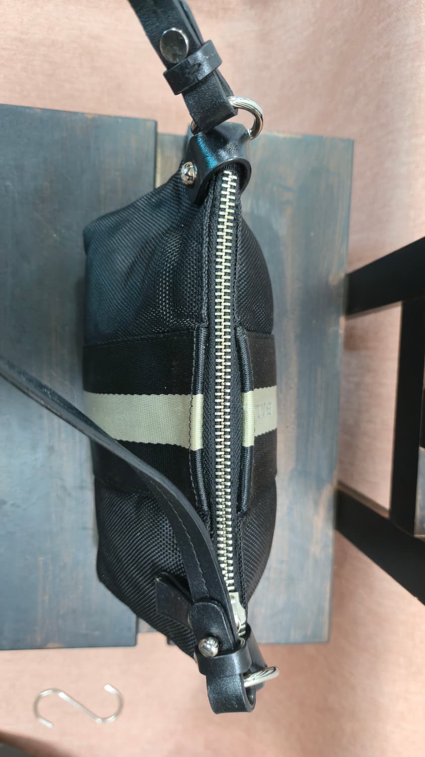 발리 정품 블랙 컬러 가죽 스트랩 클라파 캔버스 핸드백토트겸 숄더백 상품이미지3