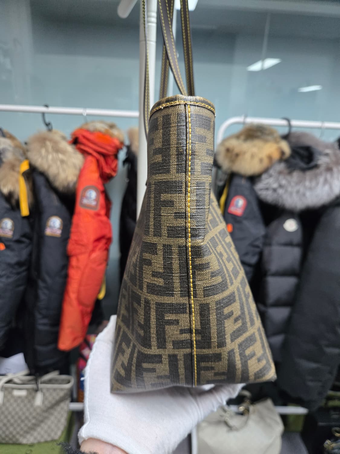 [특가][정품] 펜디 쇼퍼백 토트백 상품이미지4