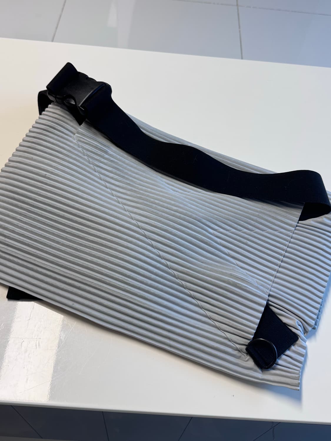 옴므플리세 플리츠 플릿 메신저백 상품이미지3