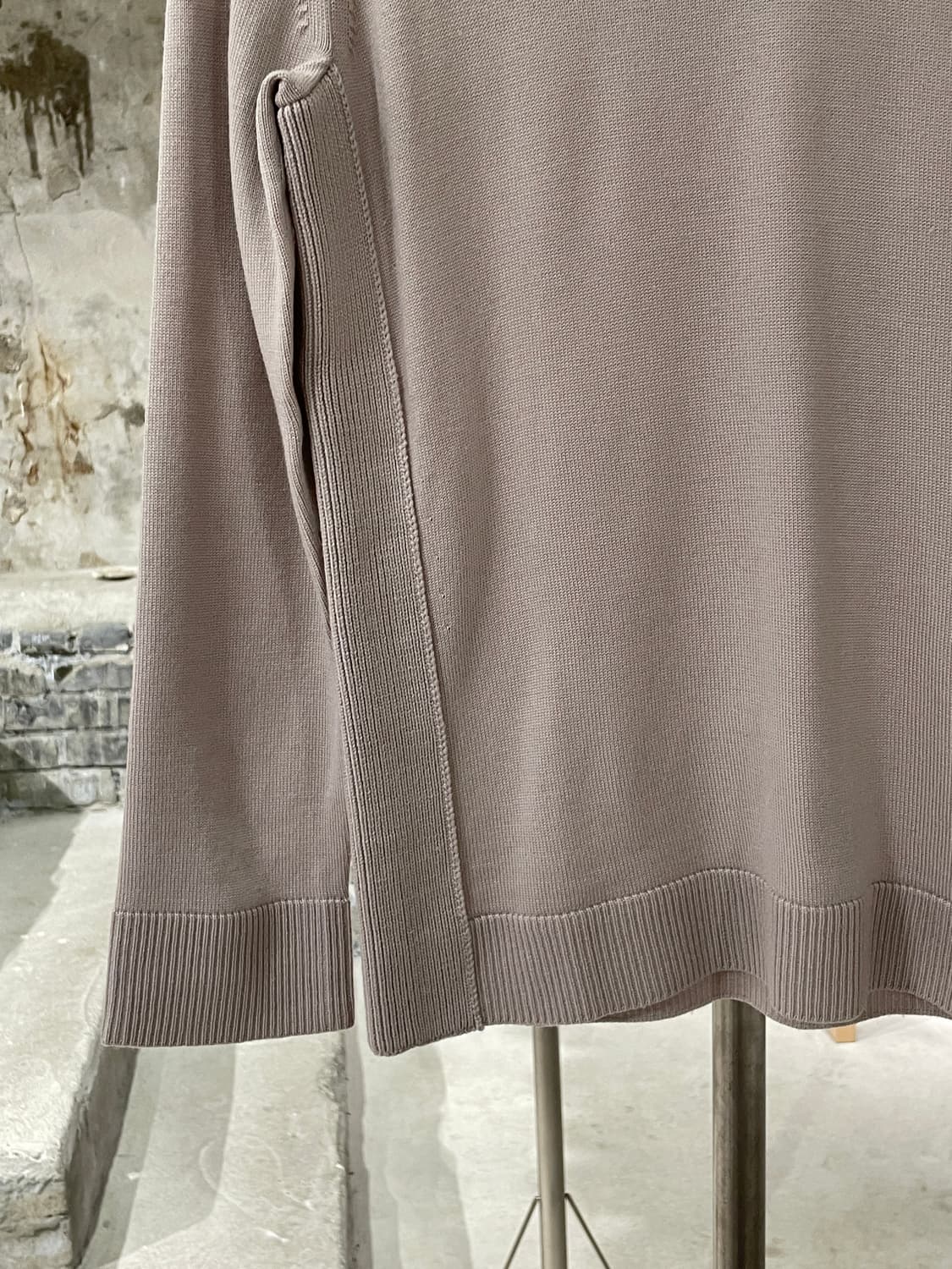 버버리 빌로우 기마로고 V넥 울 니트 상품이미지4