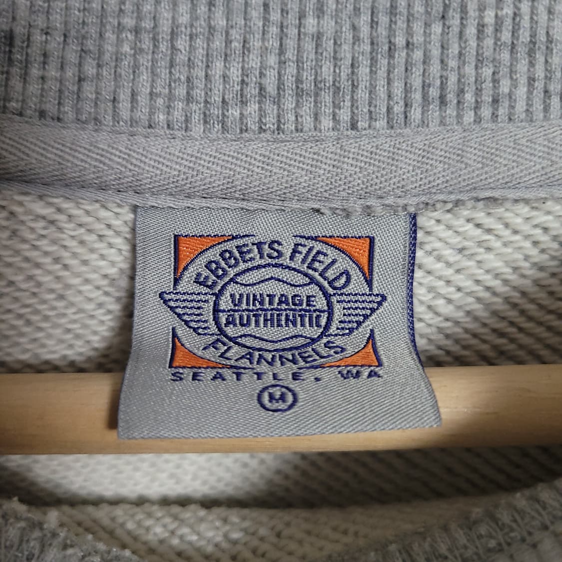 (M) 이벳필드 그레이 캐릭터 자수 맨투맨 티셔츠 상품이미지3