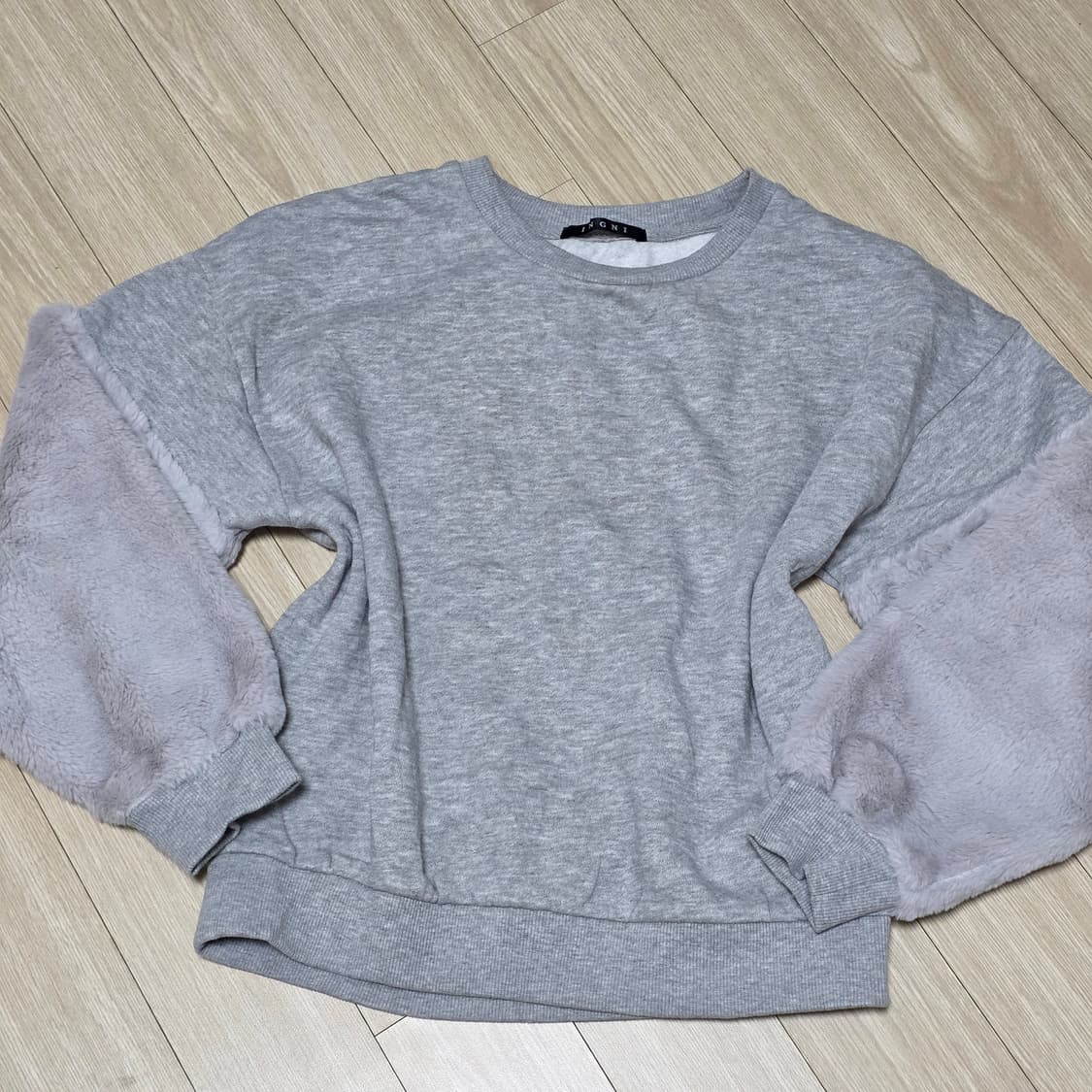 ingni 일본빈티지) 그레이 로맨틱 갸루 페이크 퍼 기모안감 맨투맨 상품이미지1