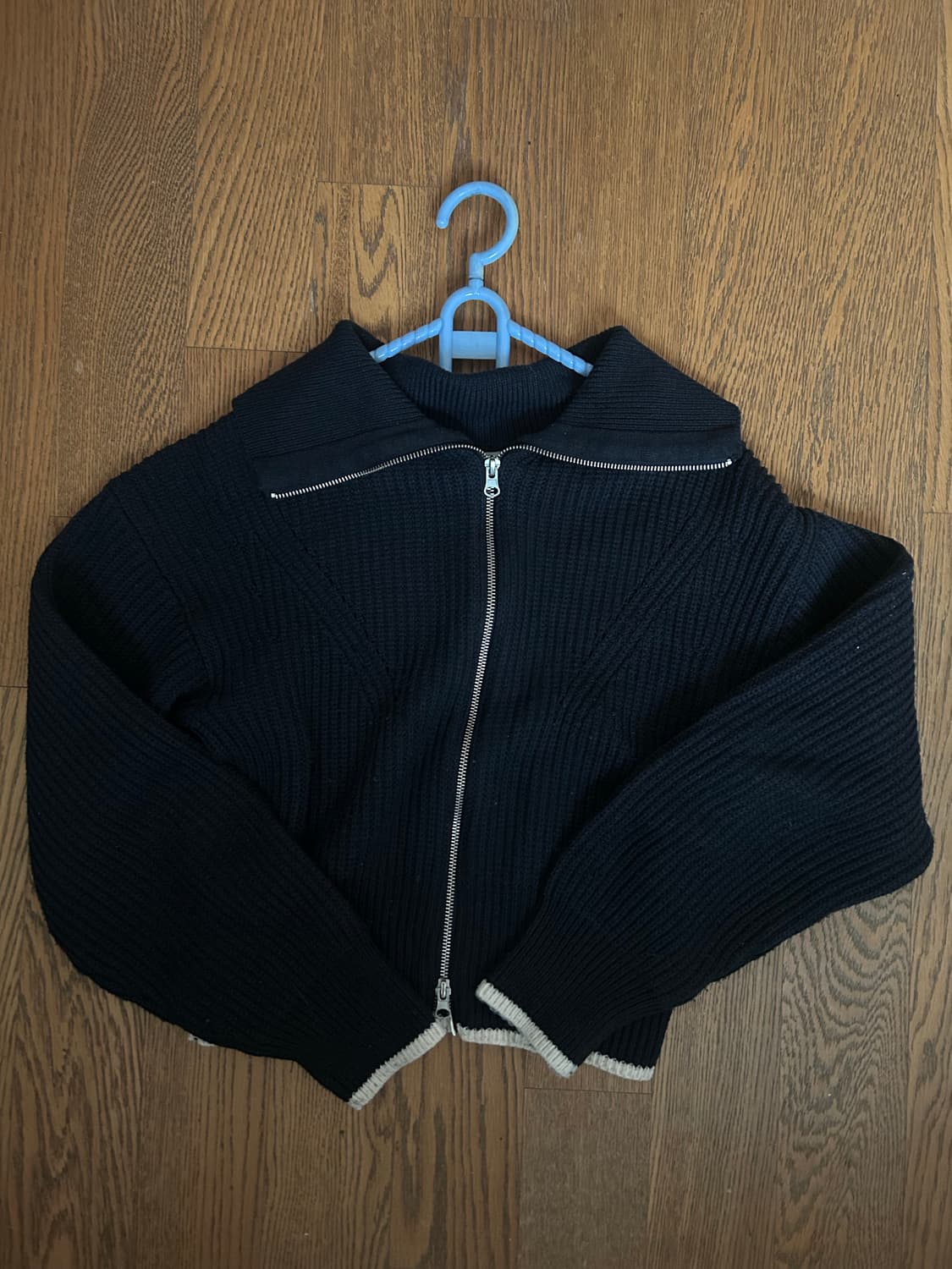 에잇세컨즈 니트 집업 판매 상품이미지1