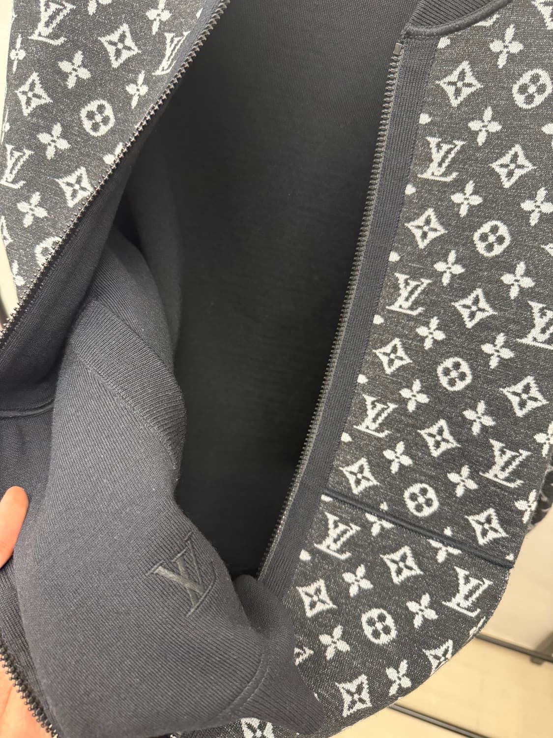 루이비통 모노그램 리버시블 블루종 M사이즈 백화점판 정품 상태좋음 상품이미지4