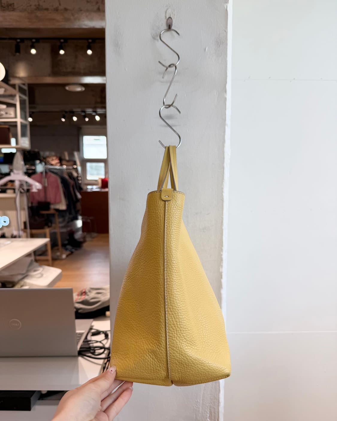 살바토레 페라가모 옐로우 간치니 레더 토트백  상품이미지5