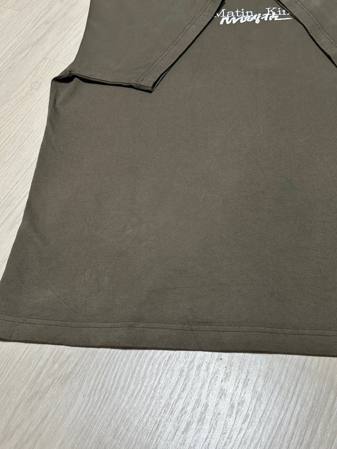 마뗑킴 MATIN KIM 한글로고 아카이브 반팔 티셔츠 카키 상품이미지7