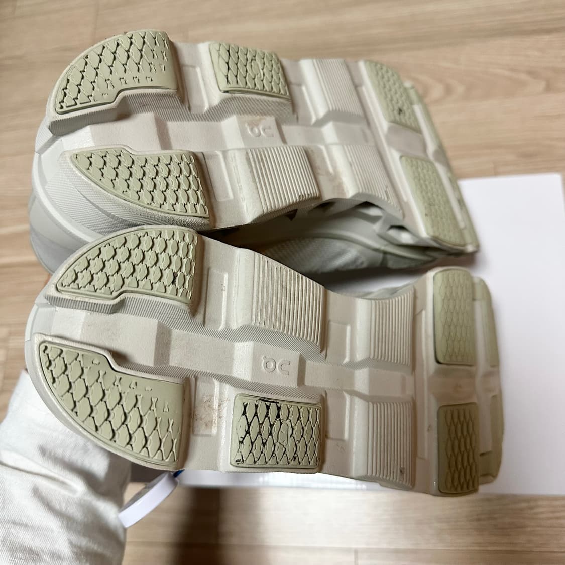 온 러닝 x 파프 클라우드몬스터 2 문더스트 US11.5 상품이미지8