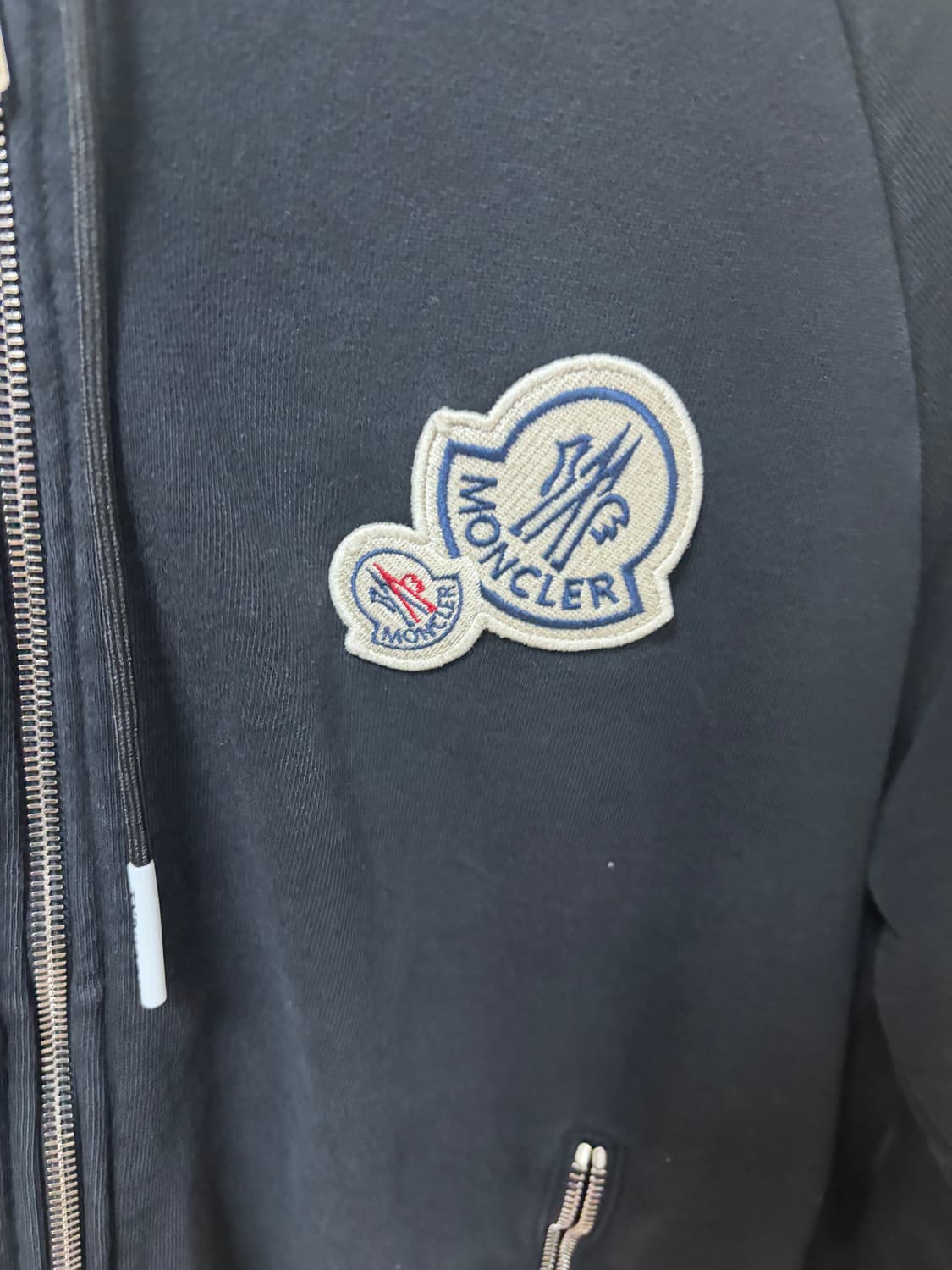 몽클레어 빅로고 후드집업판매 상품이미지1