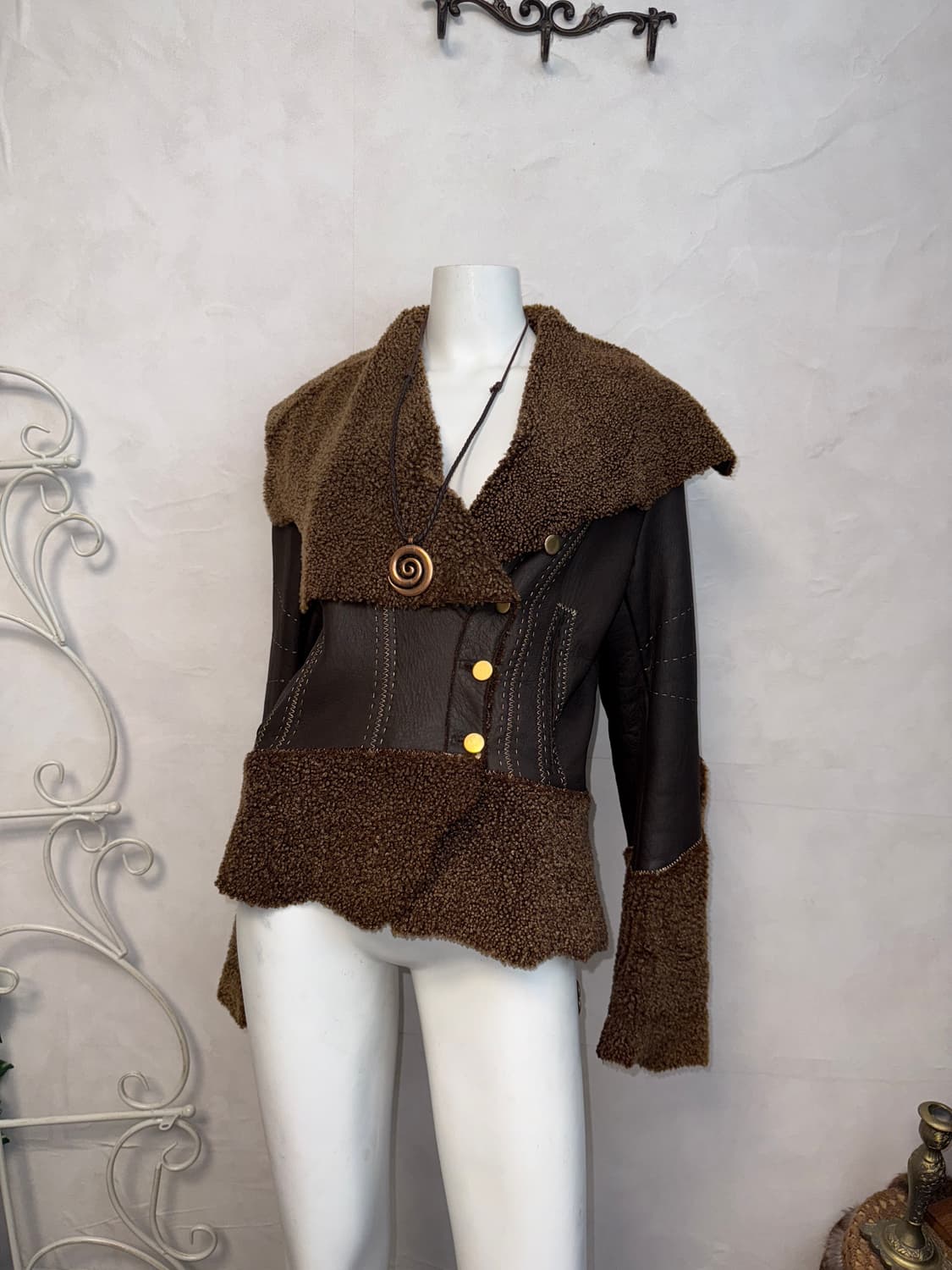 Dark brown lamb skin fur wide collar 무스탕 상품이미지5