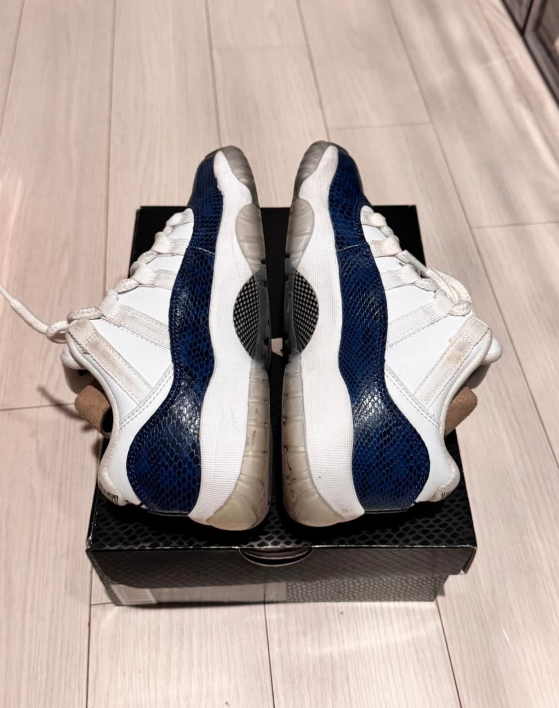 조던 11 레트로 로우 네이비 스네이크스킨 225 상품이미지4