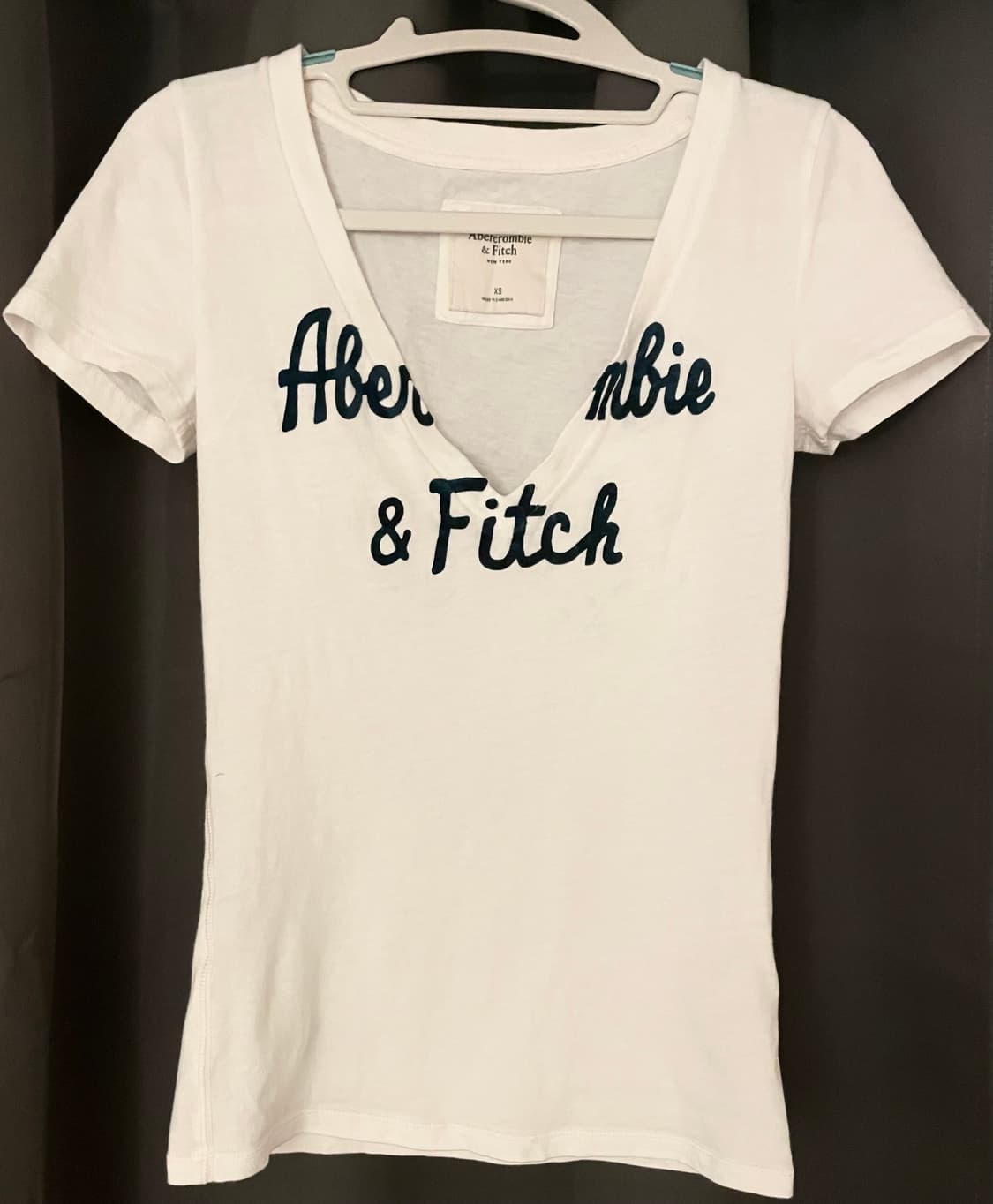 아베크롬비 앤 피치 브이넥 로고 티셔츠 xs 상품이미지1