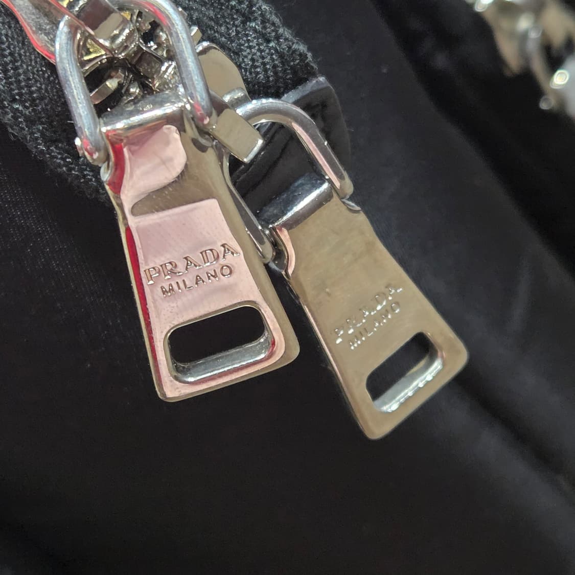 프라다 트라이앵글 토트 상품이미지5