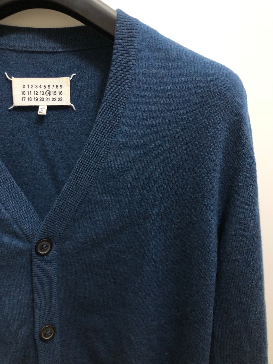 [S] 마르지엘라 엘보우 패치 가디건 블루 상품이미지3