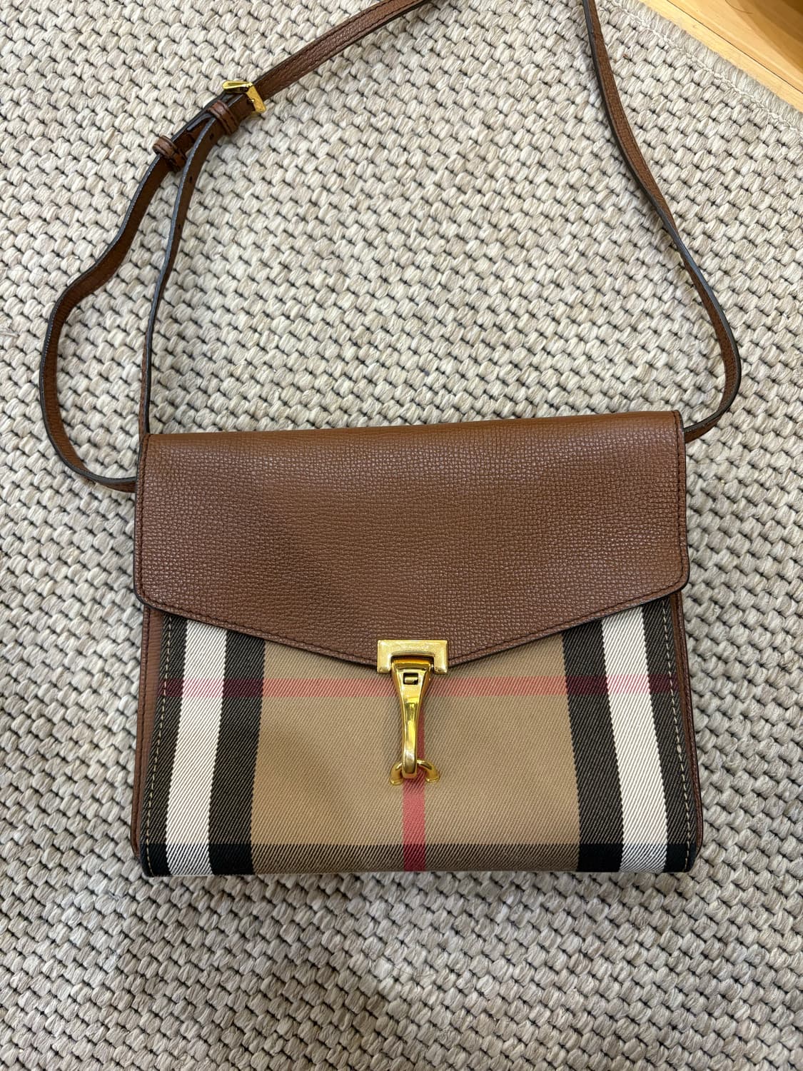 버버리 맥켄 숄더백 상품이미지1