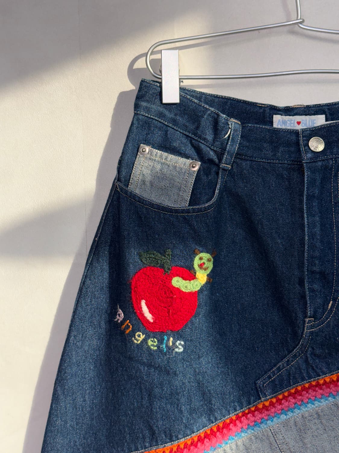 Kitsch rainbow knit patch denim skirt 상품이미지5