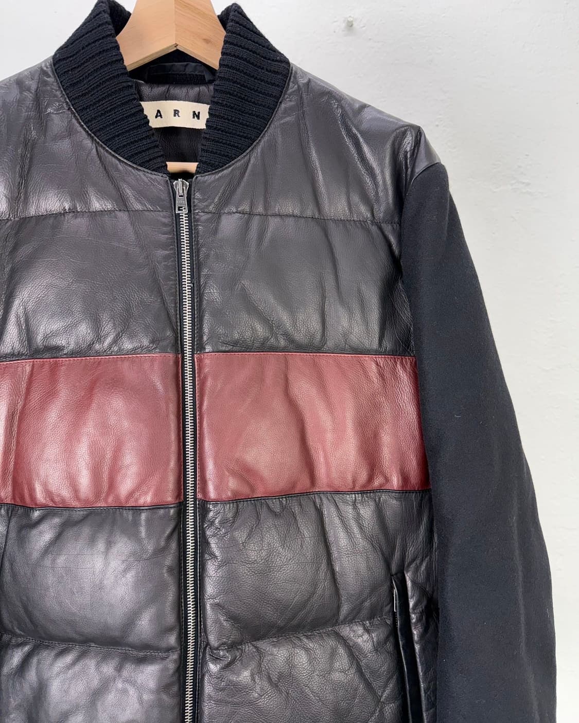 마르니 글로시 쉽스킨 구스 다운 캐시 봄버 자켓 상품이미지3