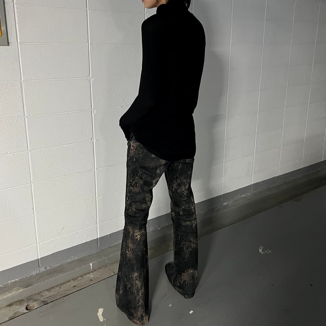 토네이도마트 00s 백레이스업 파이톤 플레어 팬츠 상품이미지3