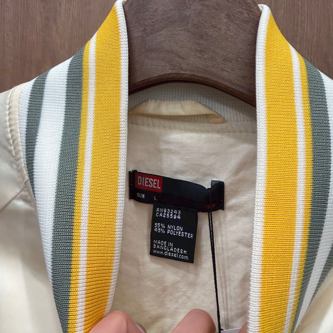 디젤 바시티 봄버 자켓 팜트리 패치 로고 자수 밑단 소매 디테일 옐로우 상품이미지7