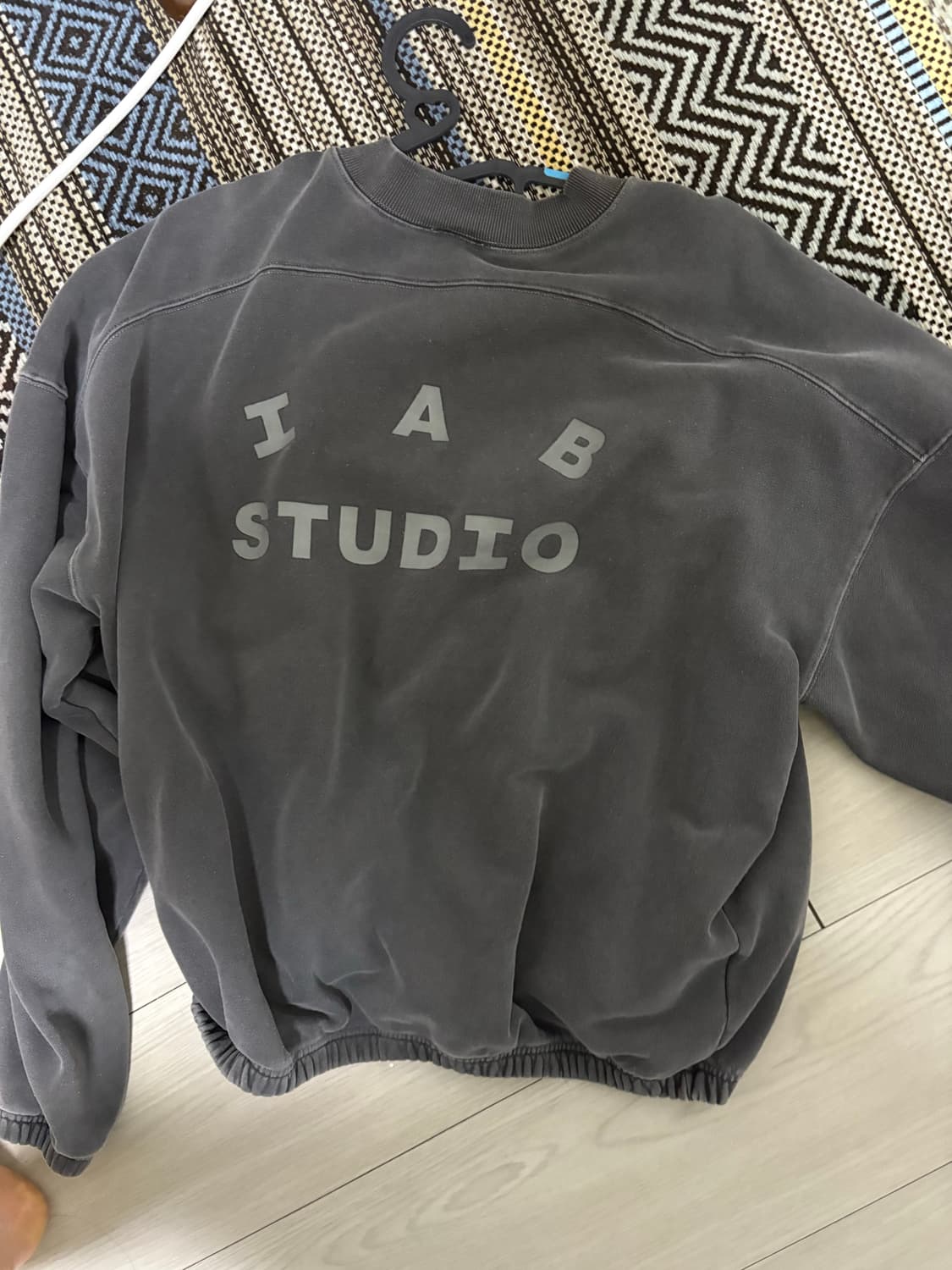 아이앱 피그먼트 맨투맨 상품이미지2