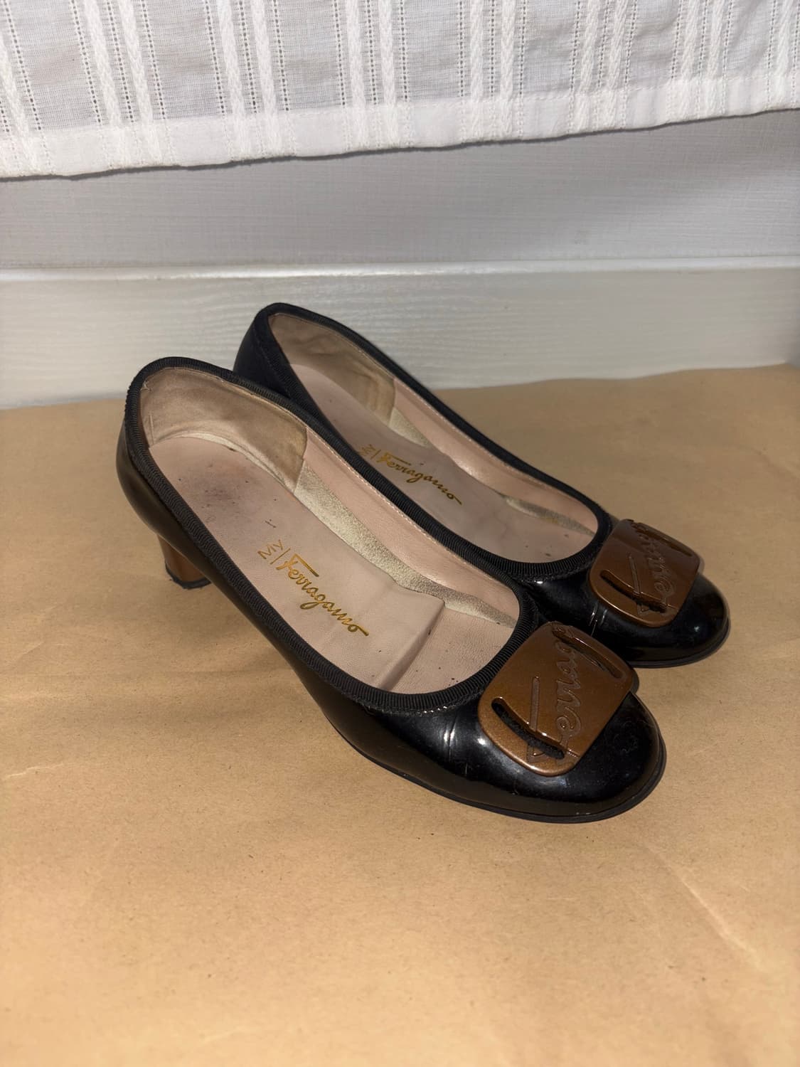 FERRAGAMO 블랙 애나멜 구두 6D 상품이미지2