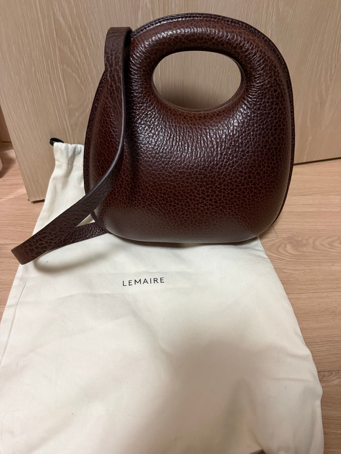 르메르 에그백 브라운 상품이미지1