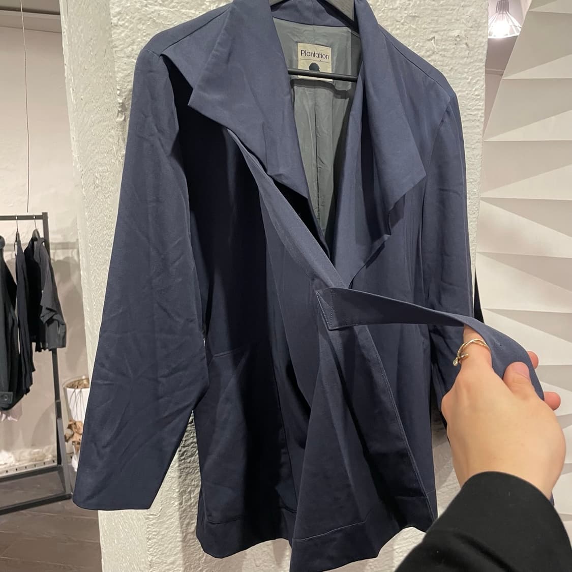 이세이미야케 패널 디테일 벨티드 자켓 상품이미지2