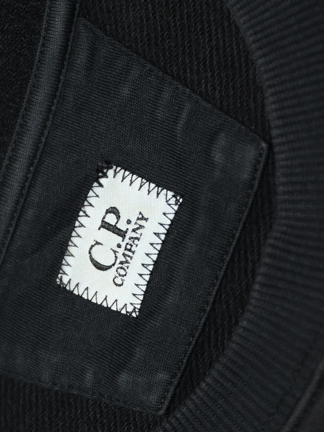 [정품]C.P. 컴퍼니 렌즈스웨트 맨투맨 블랙 L 상품이미지6
