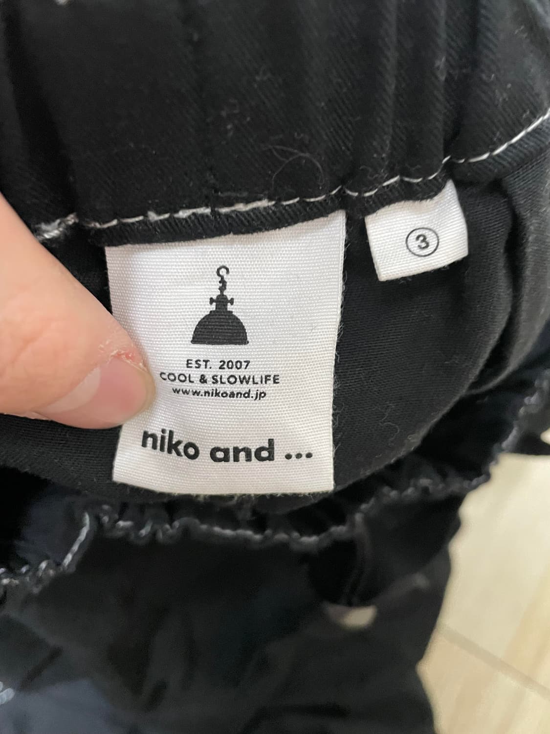 Niko and - 화이트 스티치 롱 스커 상품이미지3