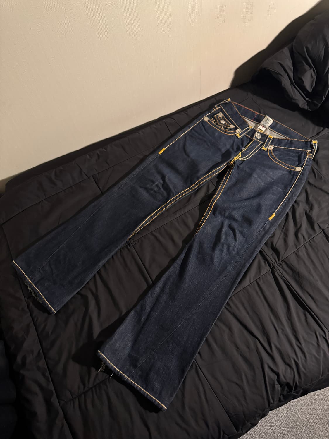 트루릴리전 조이 수퍼 티 부츠컷 데님 팬츠 상품이미지3