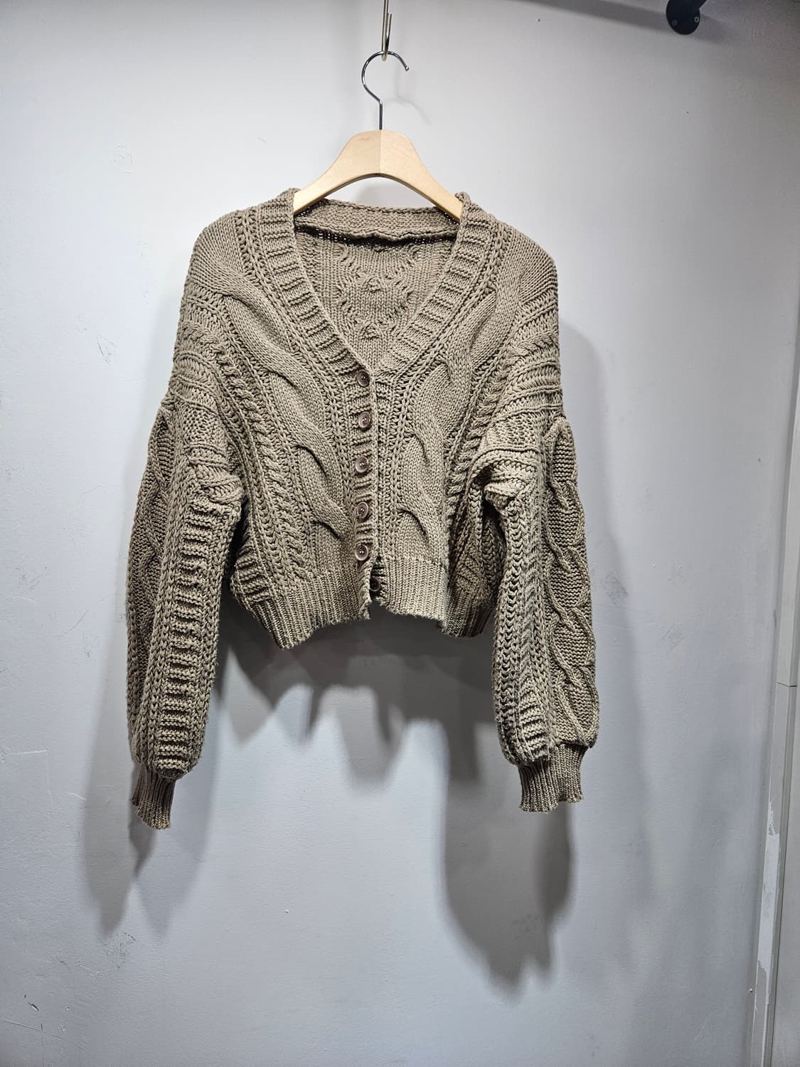 꽈배기 크롭 니트 가디건 상품이미지1