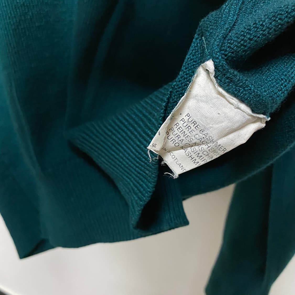 Burberry Cashmere V-Neck Knit 상품이미지5