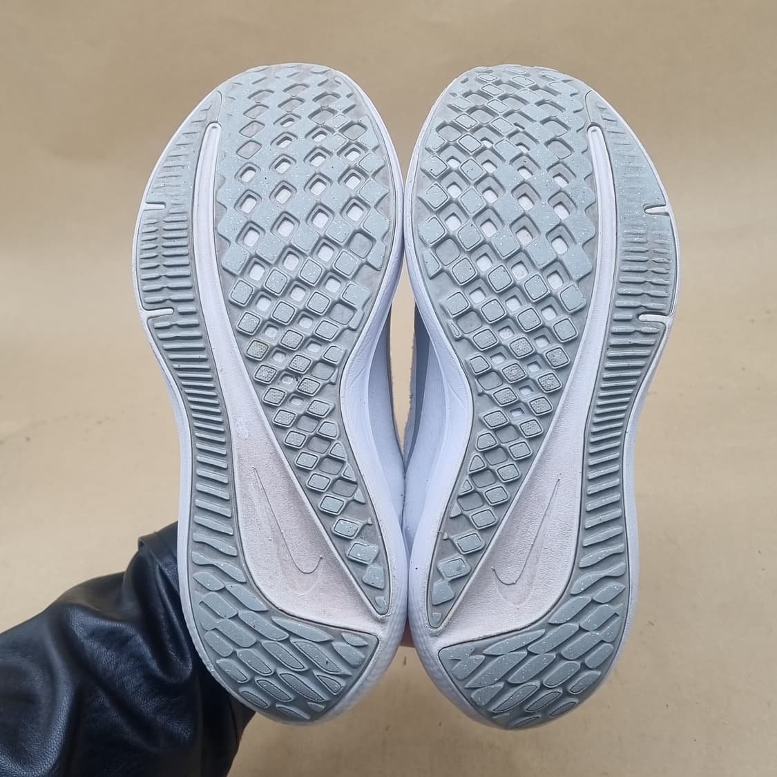 나이키 윈플로10 여성운동화230  상품이미지3