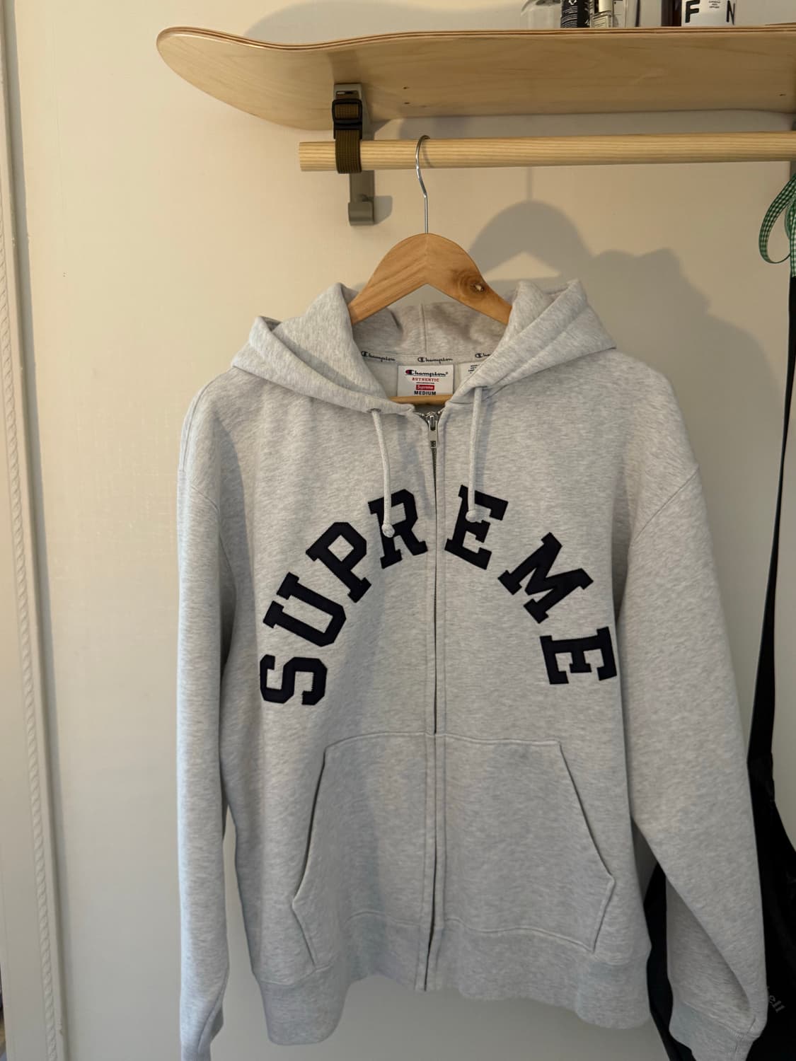 슈프림 x 챔피온 집업 후드 스웨트셔츠 애쉬 그레이 - 24SS 상품이미지2