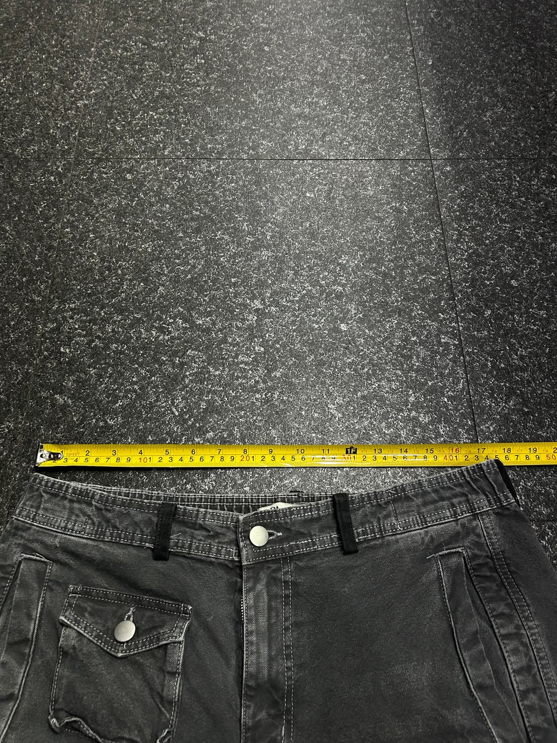 Zara의 워시드 릴랙스드 핏 데님 카고 팬츠 상품이미지6