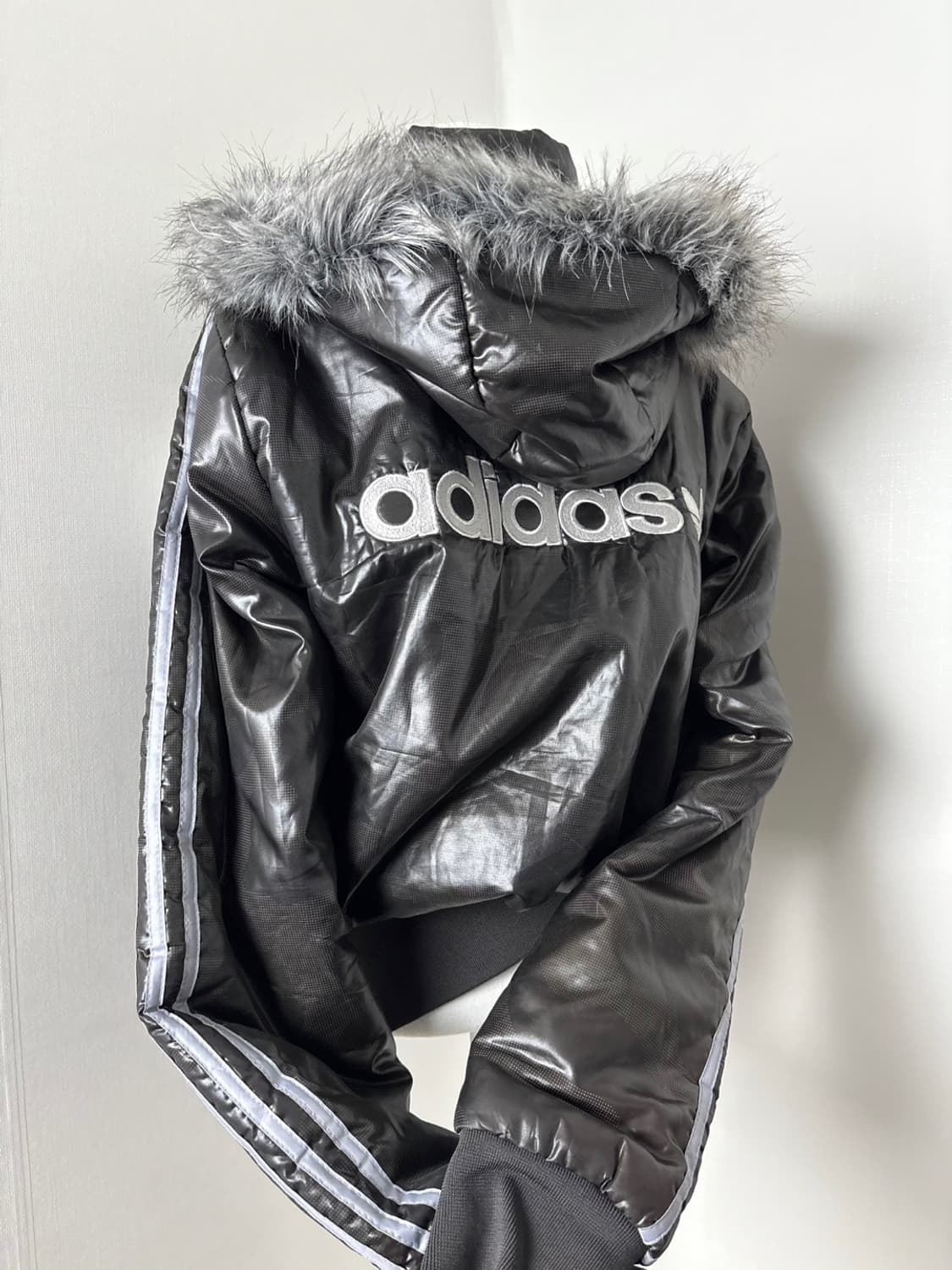 아디다스 카고 브라운 블랙 퍼 후드 패딩 상품이미지5