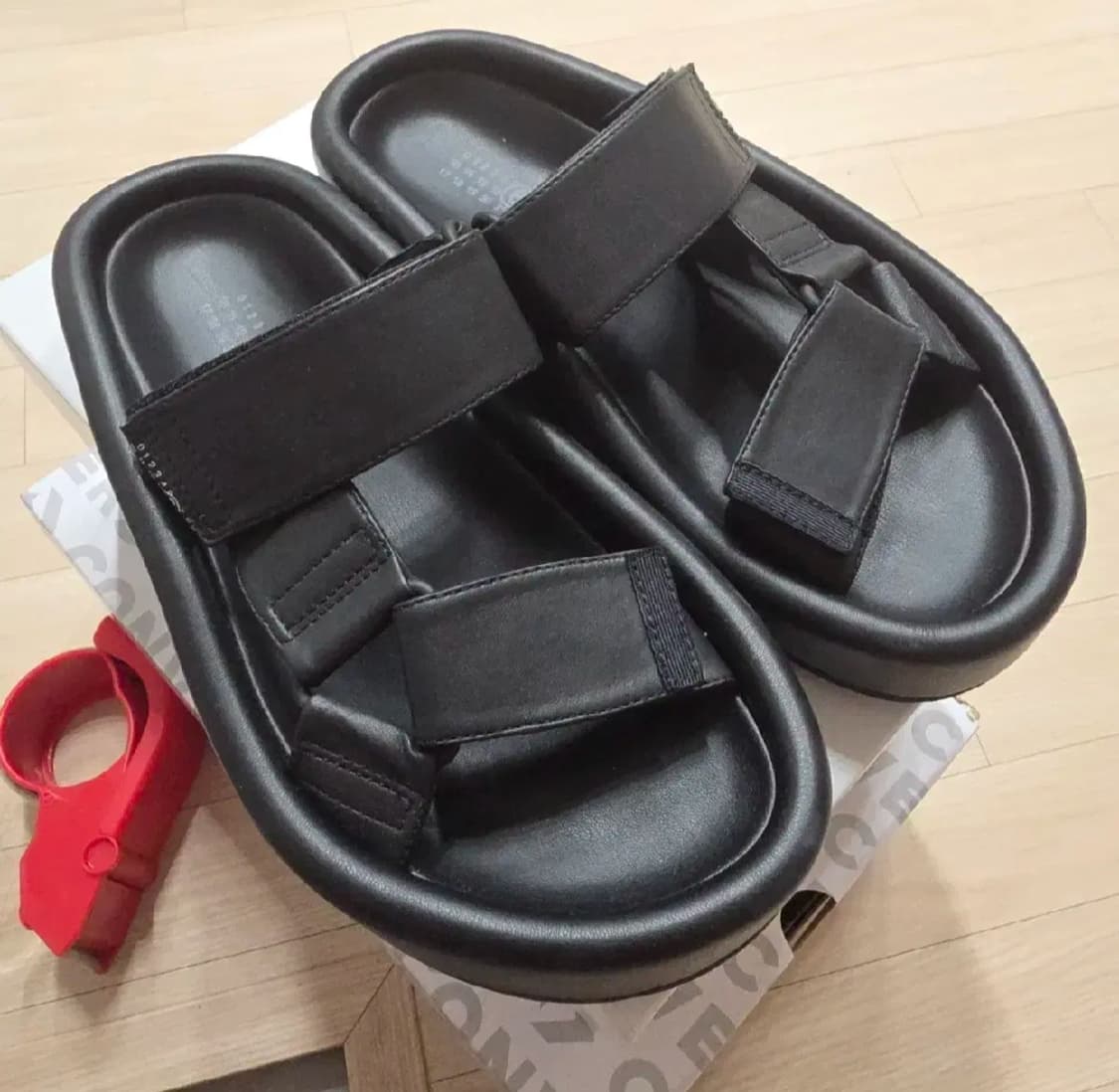 마르지엘라 넘버로고 스트랩 레더 플랫폼 샌들 43사이즈 상품이미지1