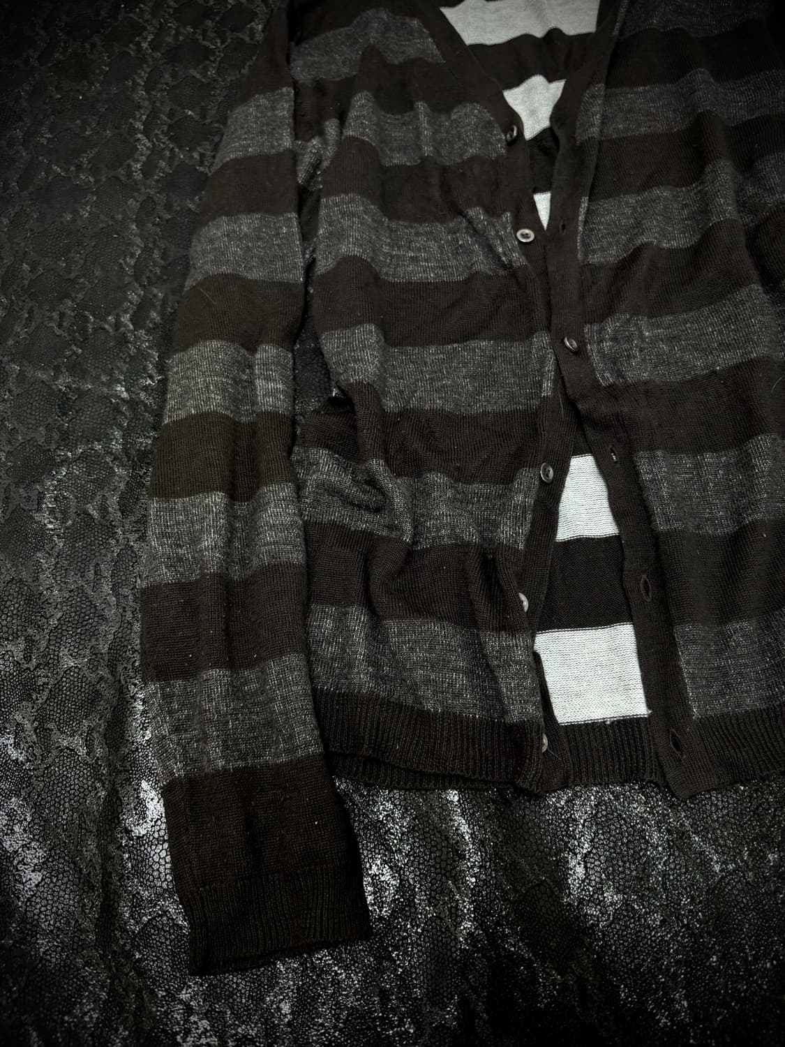 “Vintage” Y2K Black Stripe Cardigan 상품이미지5