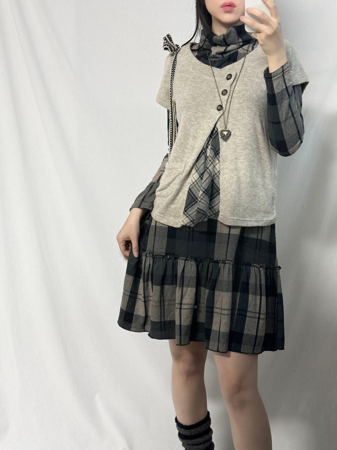 레이어드 언발 버튼 니트 탑 상품이미지3