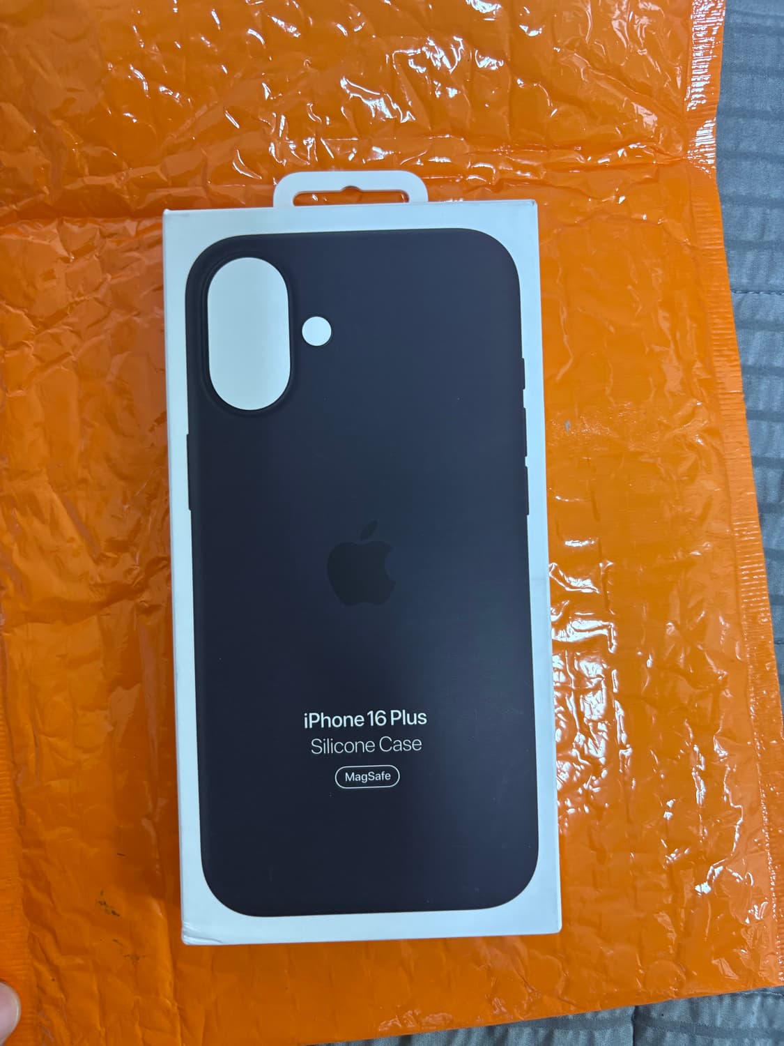 아이폰 16플러스 블랙 정품 실리콘 케이스 상품이미지1