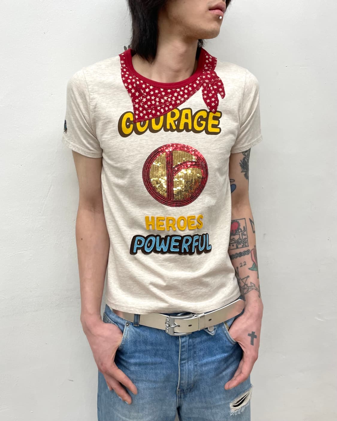 Star Red Scarf Spangled Ivory T-shirt  상품이미지3