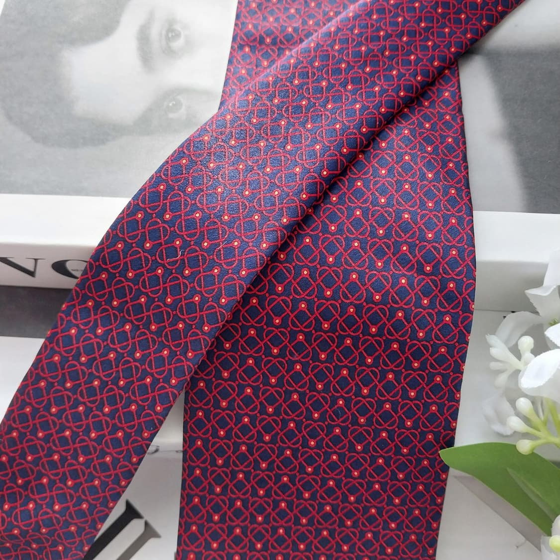 듀퐁 실크 네이비 기하 패턴 넥타이 8.2cm A+등급 K1606
 상품이미지4