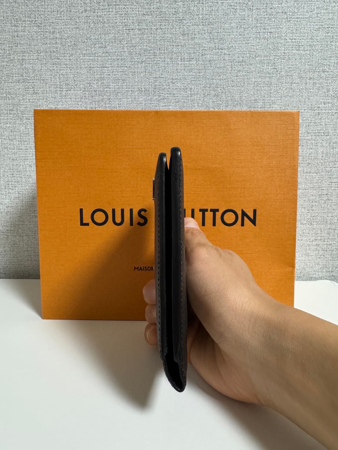[당일배송] 루이비통 타이가 반지갑 상품이미지4