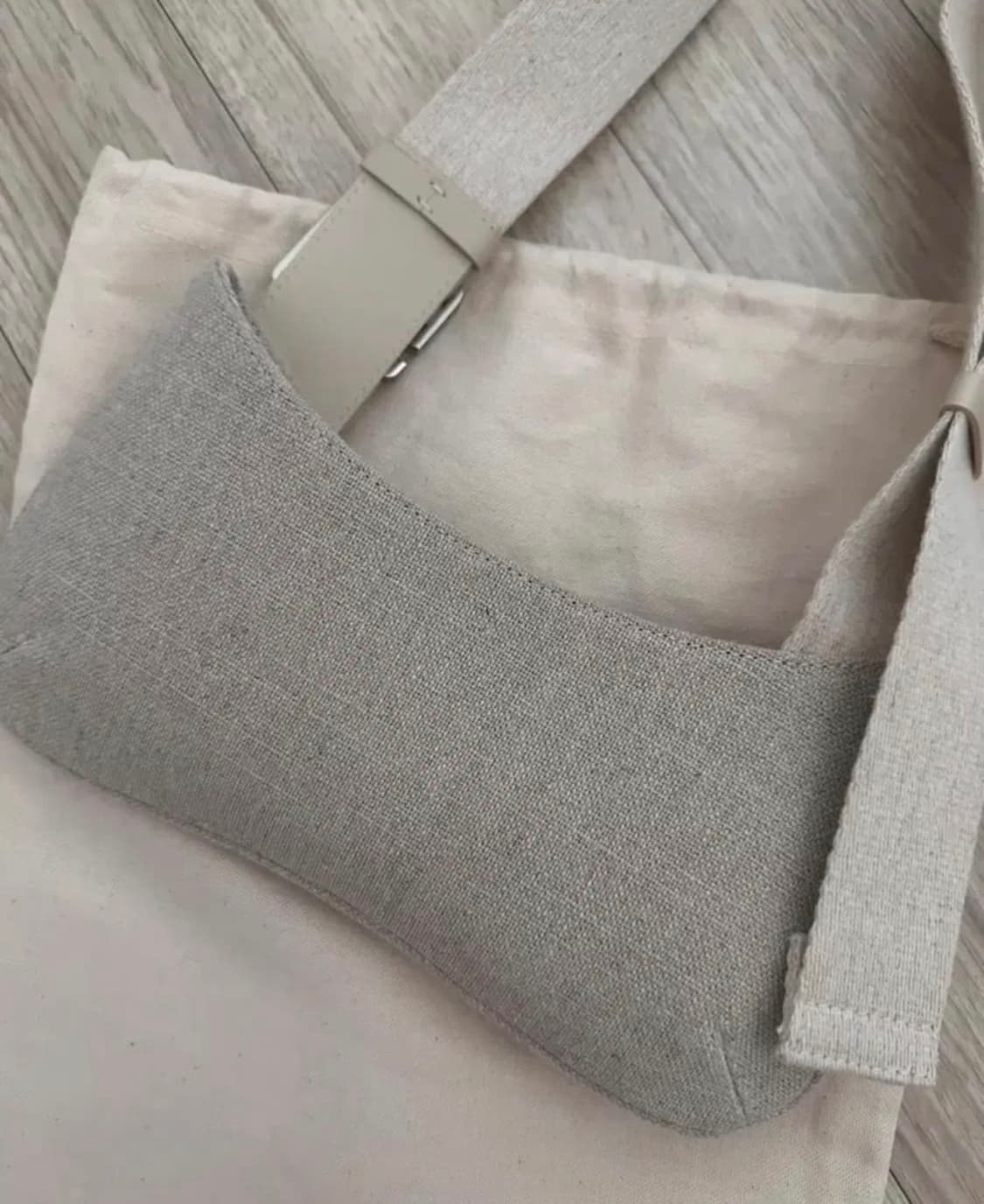 자크뮈스 르 비쥬 캔버스 버클 숄더백 새상품 더스트백 상품이미지2