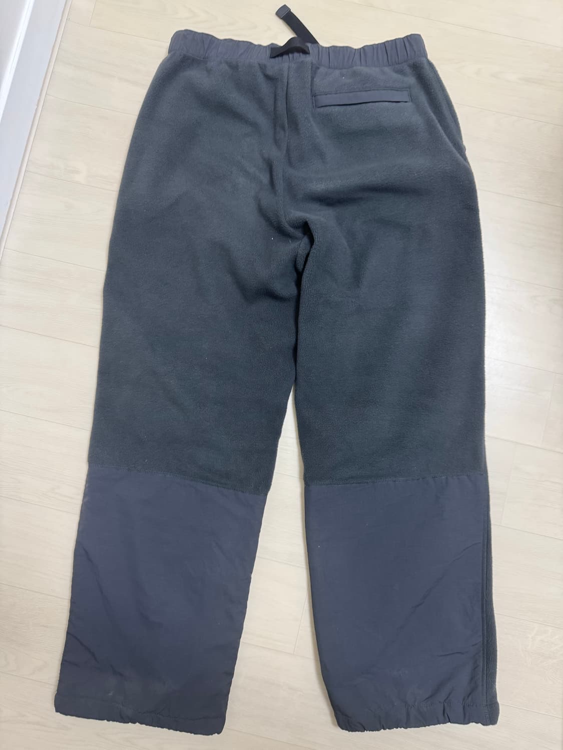 무신사 스탠다드 시티 레저 폴라 플리스 벨티드 팬츠 그레이 상품이미지3